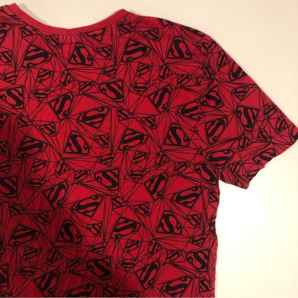 Superman Short Sleeve Tee Mens size Medium Red and Black Color - Picture 11 of 11